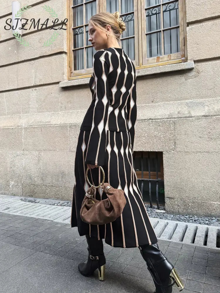 Geometric Pattern Knitted Maxi Skirt