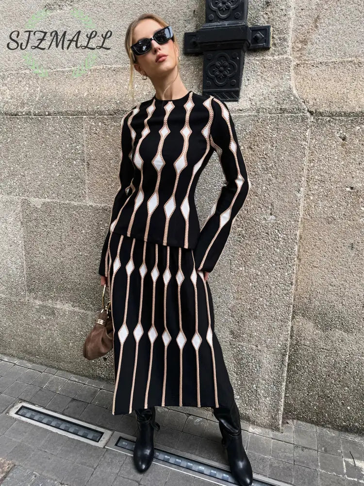 Geometric Pattern Knitted Maxi Skirt