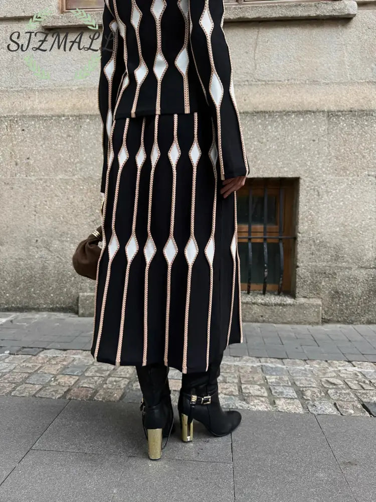 Geometric Pattern Knitted Maxi Skirt
